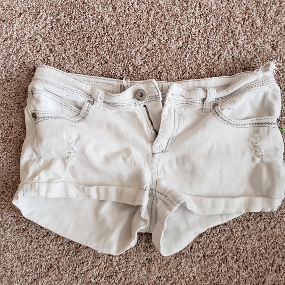 WHITE JEAN SHORTS - Picture 1 of 4
